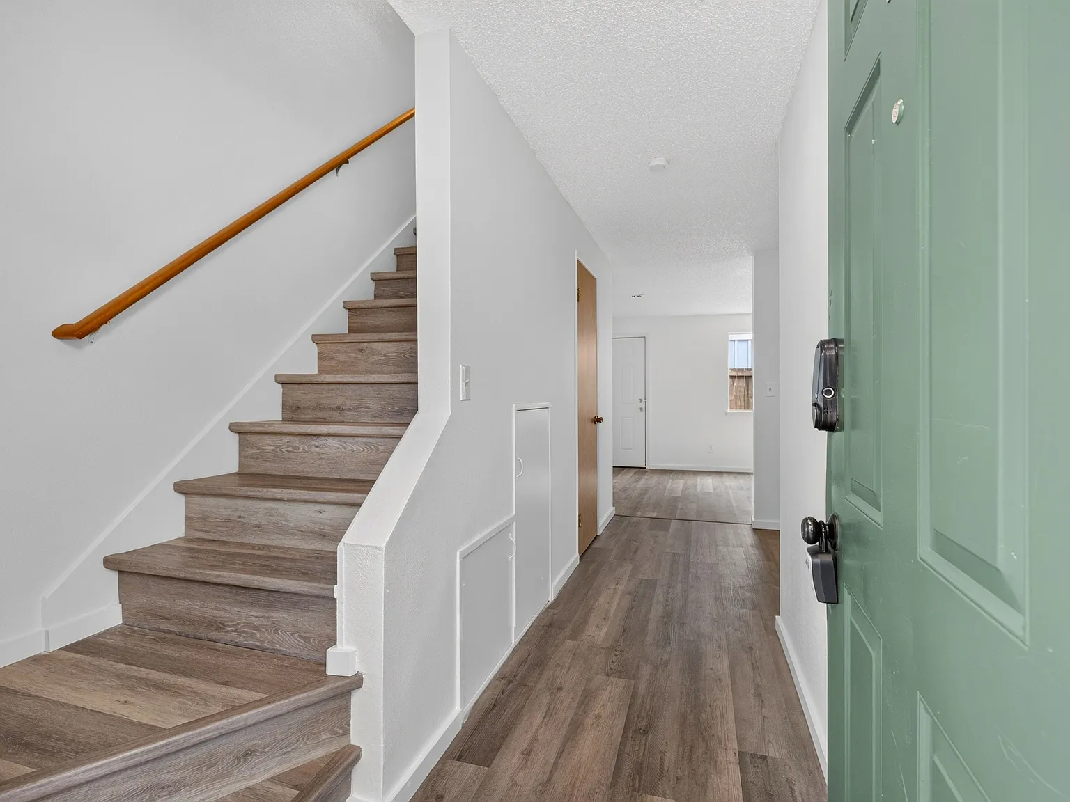2 bed, 1.5 bath, 1008 sqft, $1,900 — Photo 2