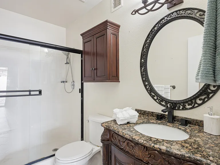 2319 E Loma Vista Dr — Photo 20