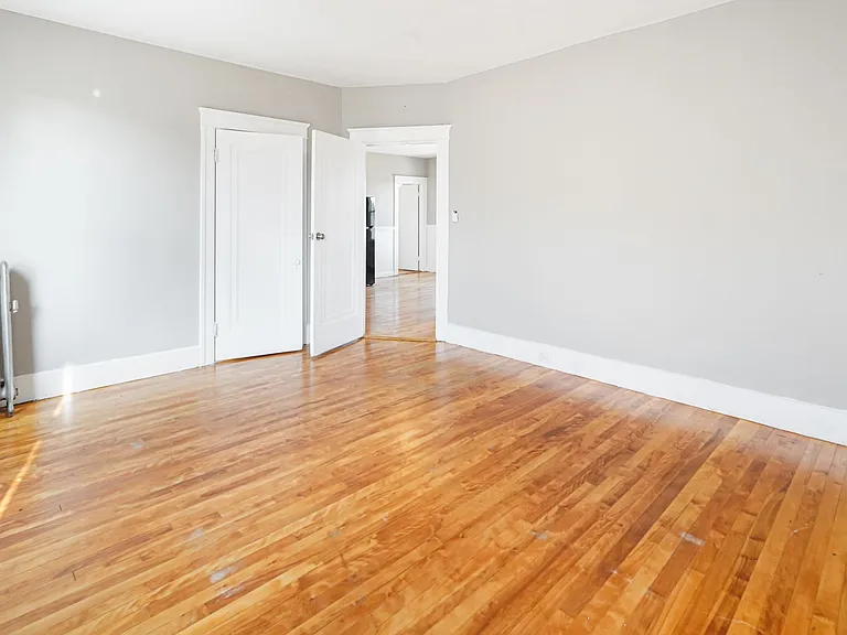 131 Providence St — Photo 12