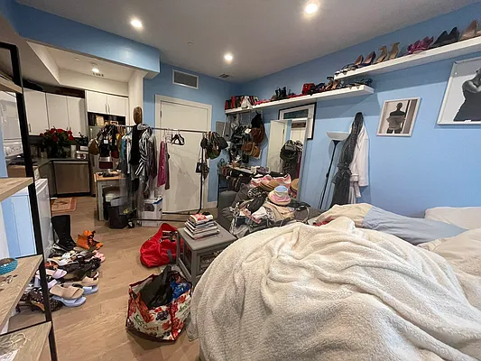 Rented by Delmark Realty LLC | media 16