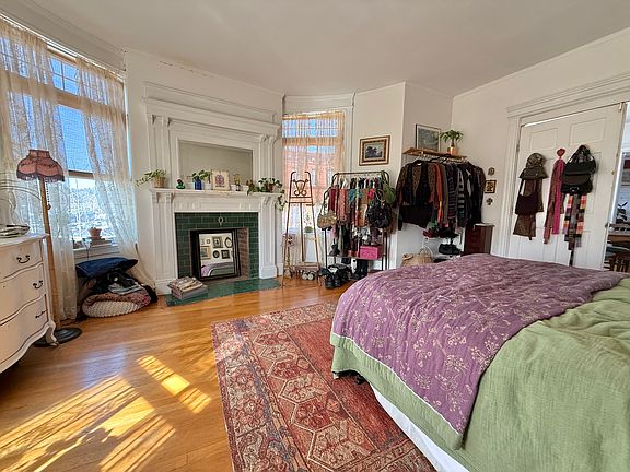 3rd image of 1908 Beacon St