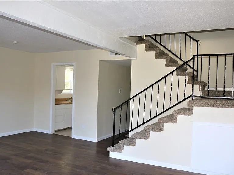 6319 Walraven Cir — Photo 4