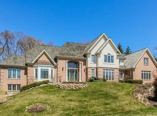 25682 Blackhawk Ln, Lake Barrington, IL 60010