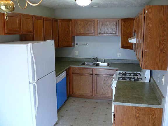 Eat-in kitchen w/ new dishwasher