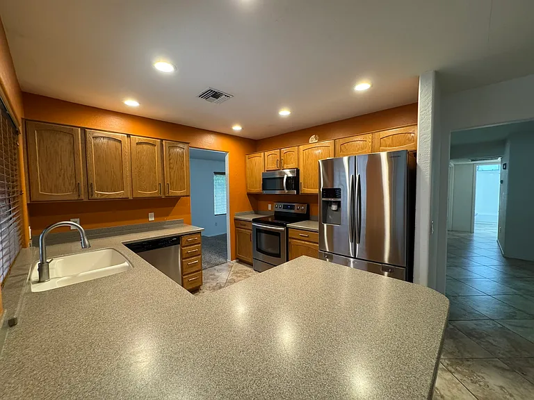 3201 W Paradise Ln — Photo 13