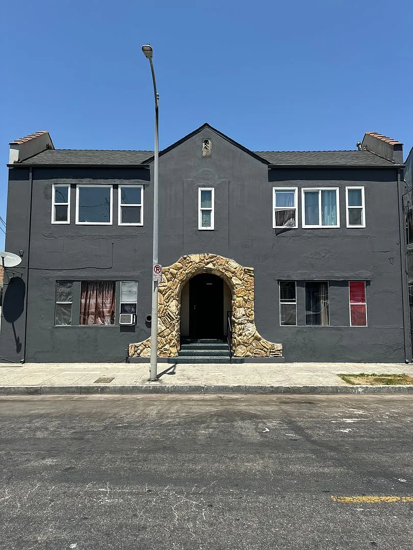 3 bed, 1200 sqft, $2,850 — Photo 3