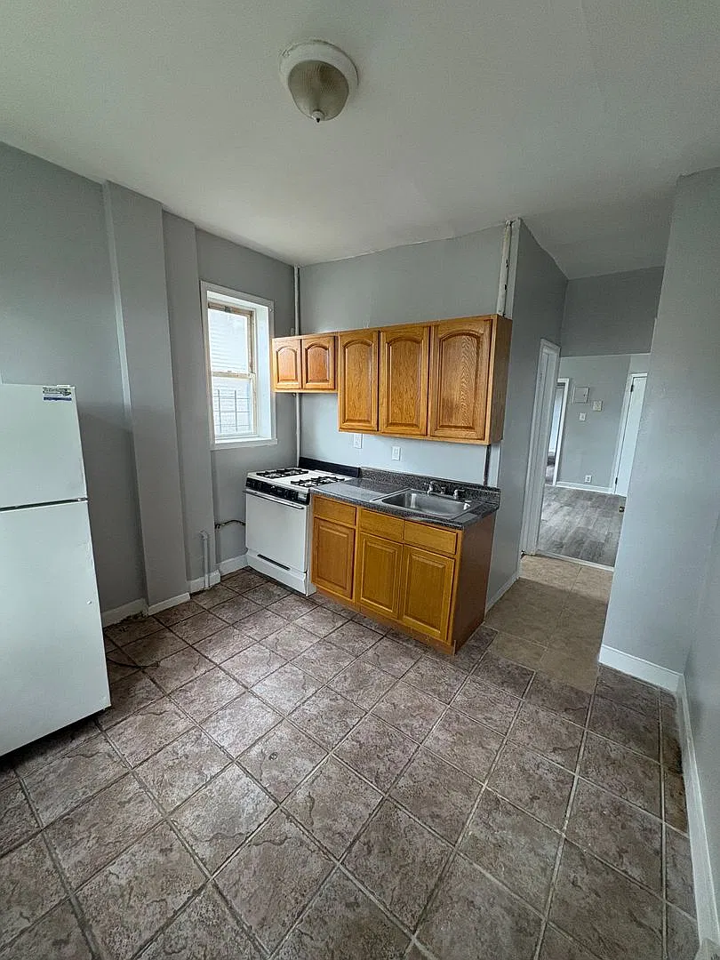 41 Linden St — Photo 1