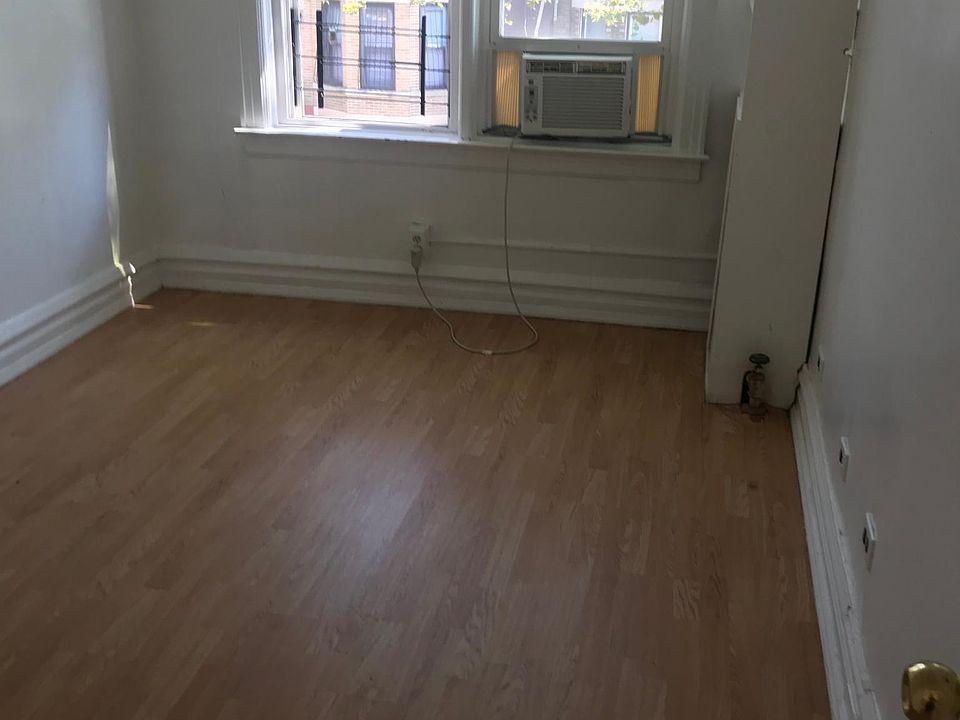 1st image of 212 Bay 20 St