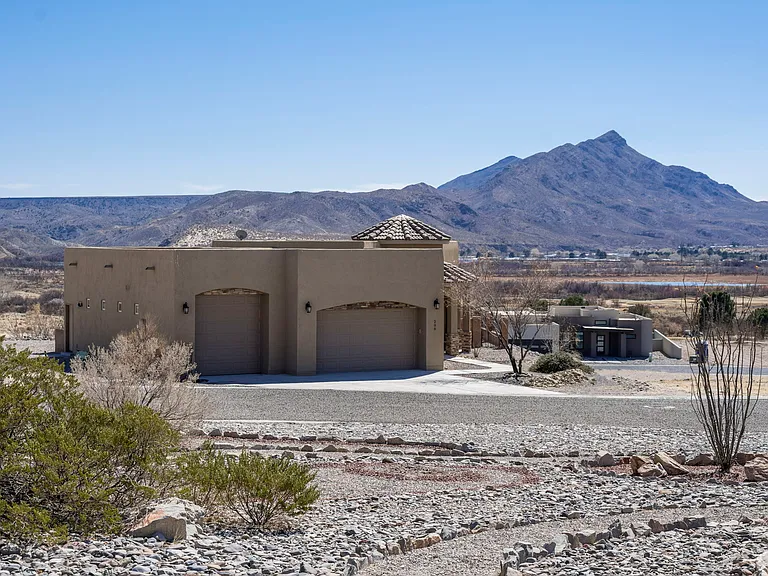 206 Tierra Verde Cir — Photo 2