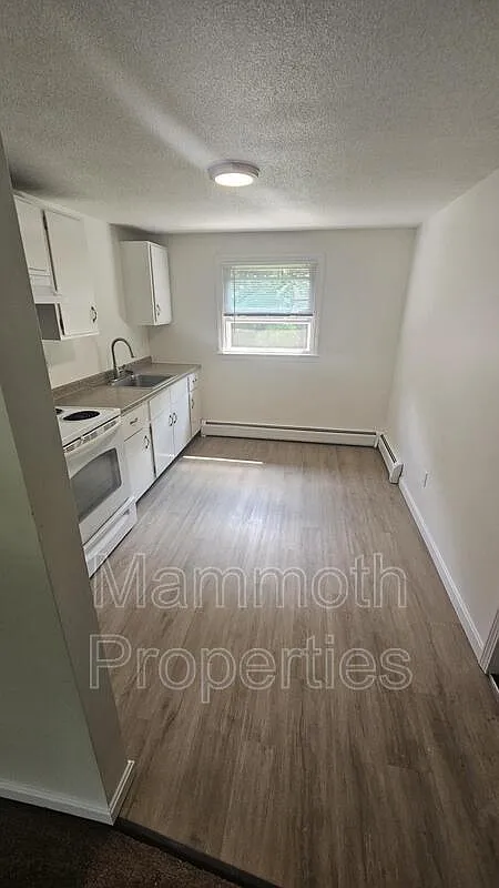 Building Photo - 9 Emerald Dr #11