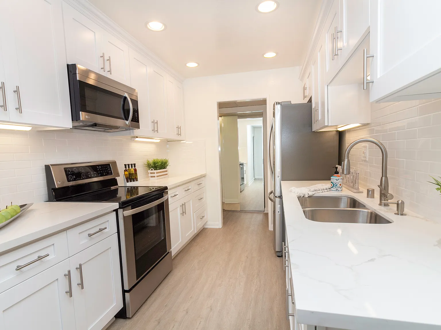 2 bed, 1161 sqft, $2,895 — Photo 4
