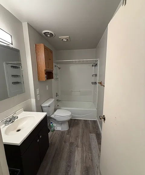 4758 N Syracuse St — Photo 3