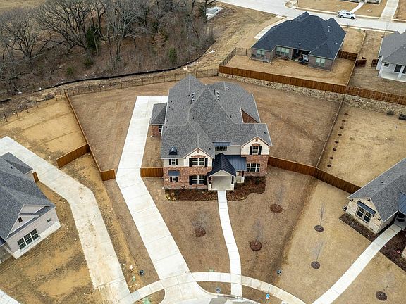 3rd image of 310 Greystone Ct