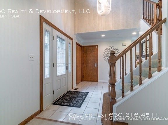 3rd image of 1207 E Valley Ln