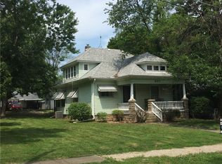 880 1st St, Charleston, IL 61920