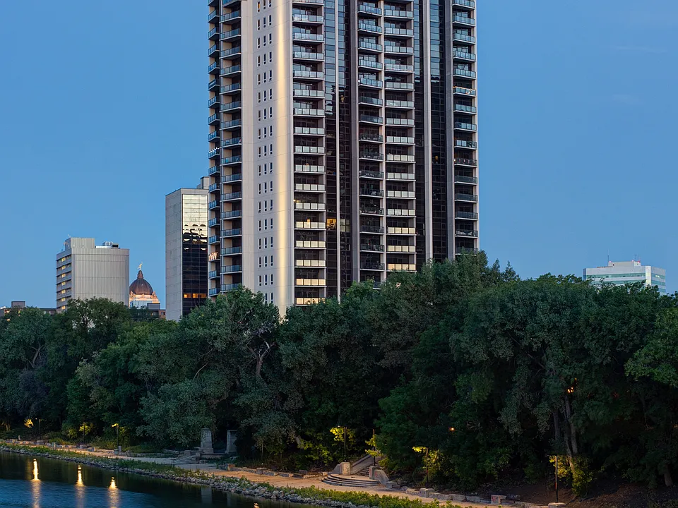 300 Assiniboine Ave