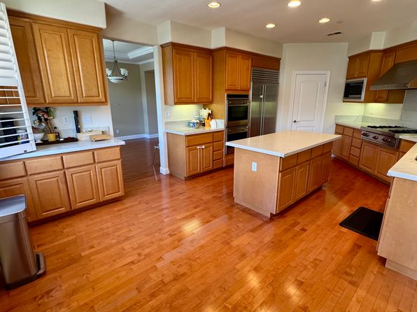 39 Lupine Valley Ct