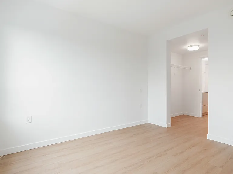 3655 Victoria Dr — Photo 38