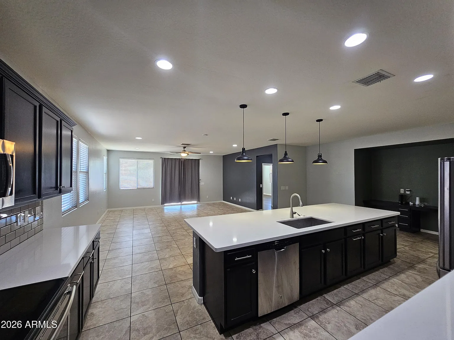 3 bed, 2.0 bath, 1867 sqft, $2,550 — Photo 3