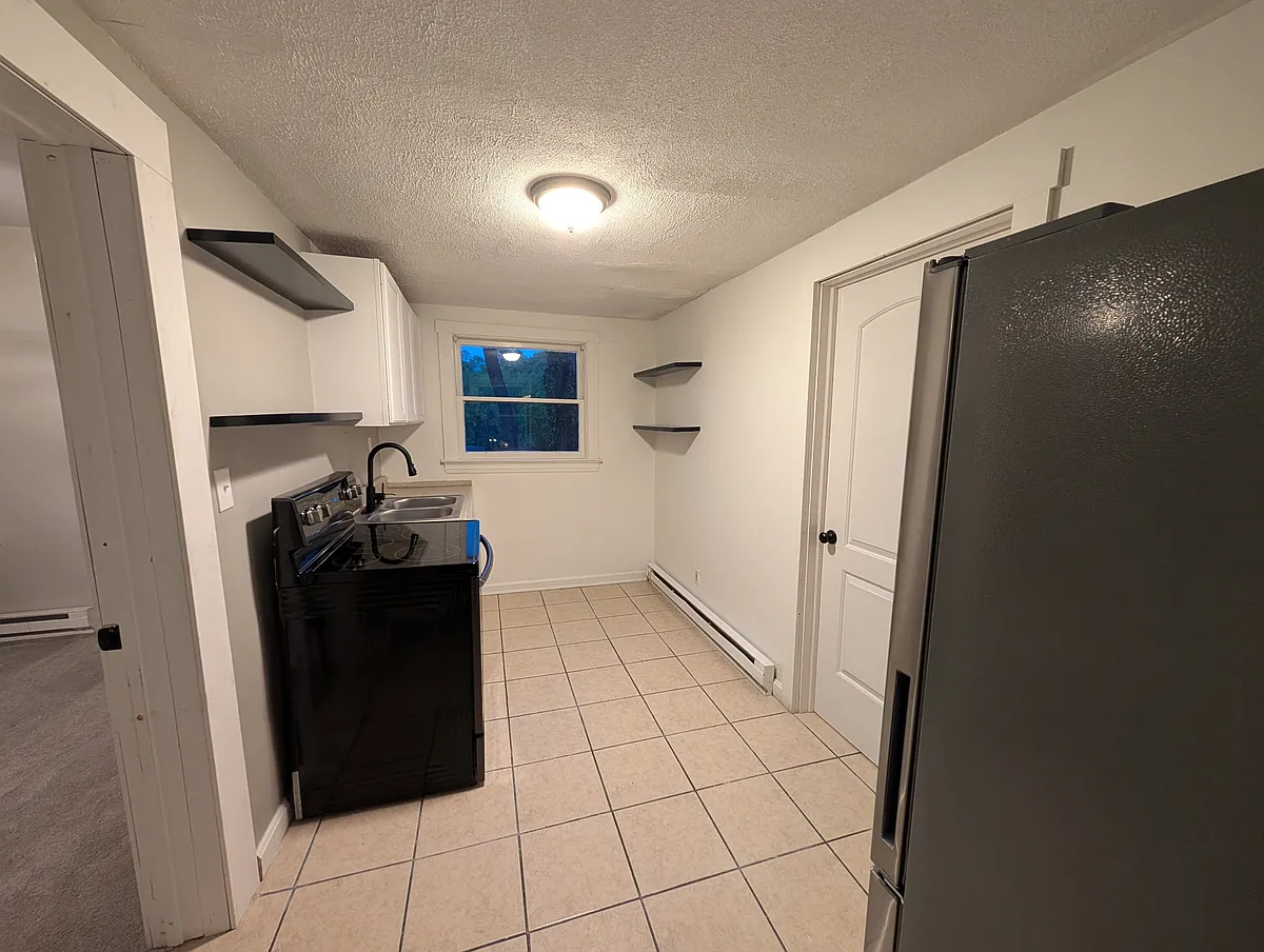 Building Photo - 25 Alberta St #2