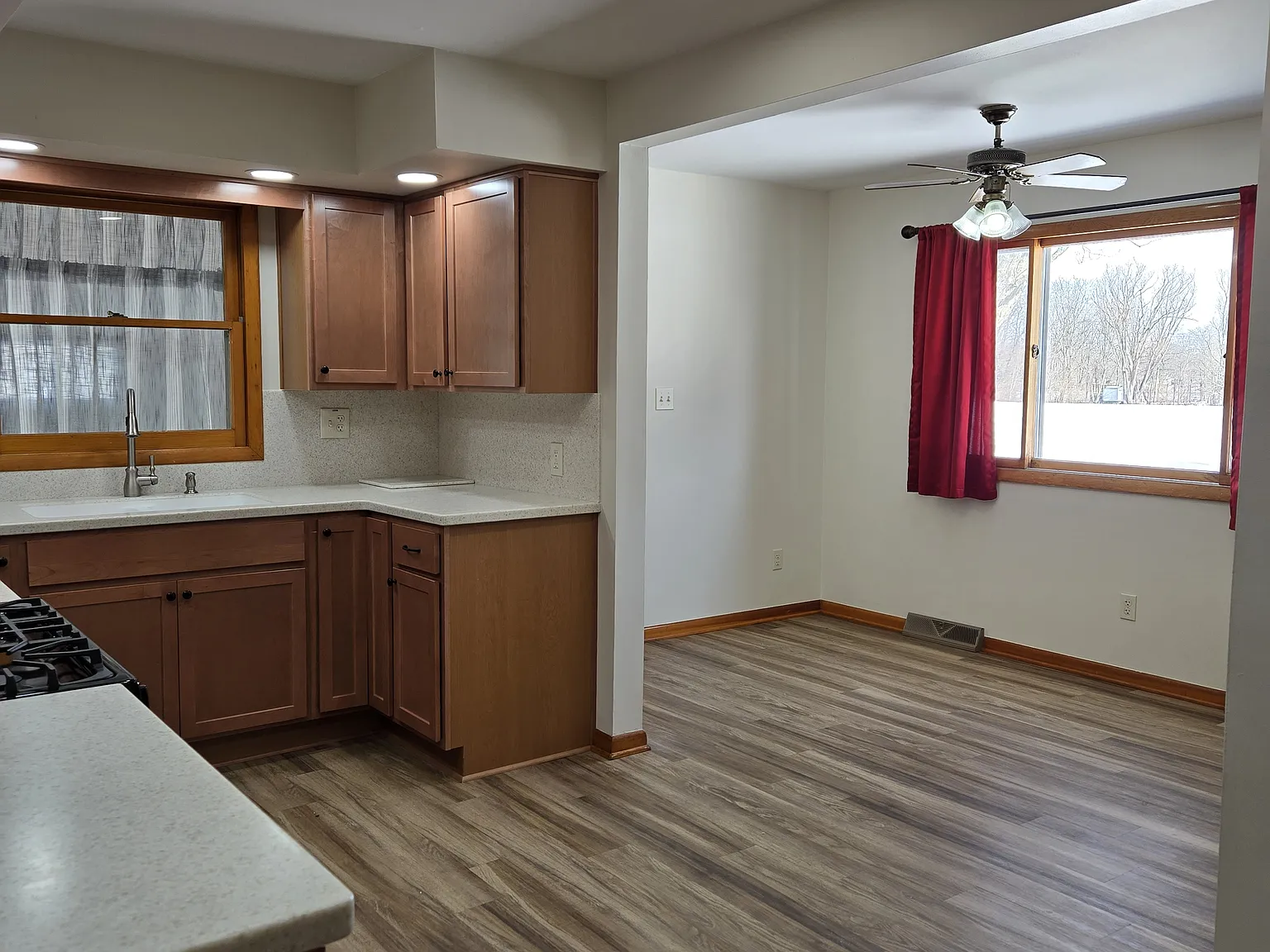 3 bed, 1056 sqft, $1,600 — Photo 2