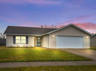 410 Prairie Ln, Fremont, IN 46737