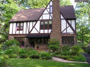 2933 Berkshire Rd, Cleveland Heights, OH 44118