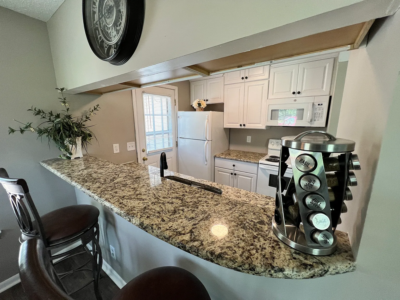 3 bed, 1.5 bath, 1200 sqft, $1,995 — Photo 4