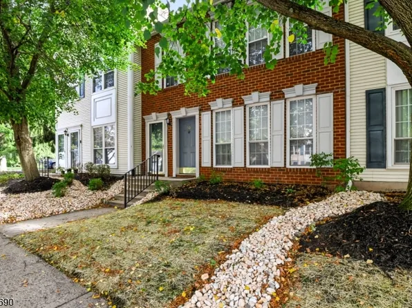 90 Edward Dr, Franklin Twp., NJ 08823