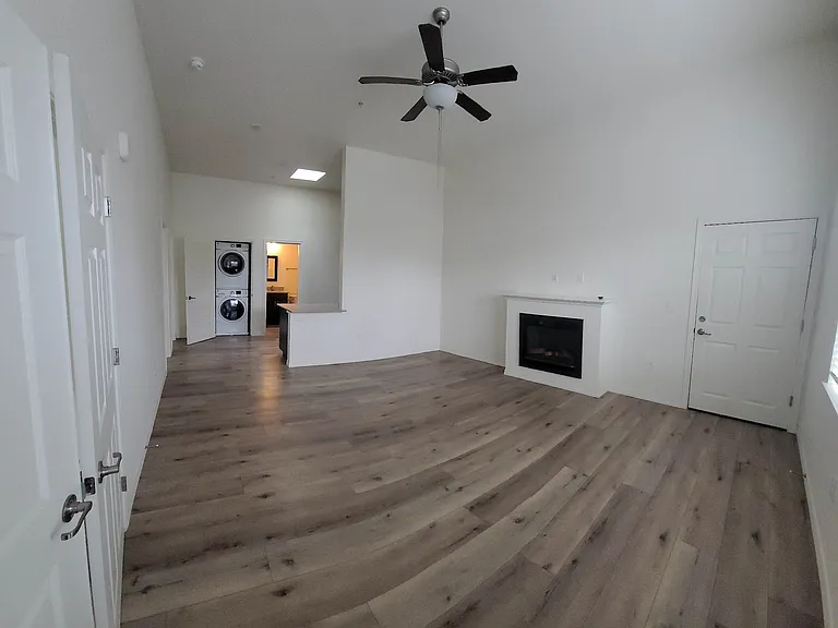 Clark Apartments — Photo 27