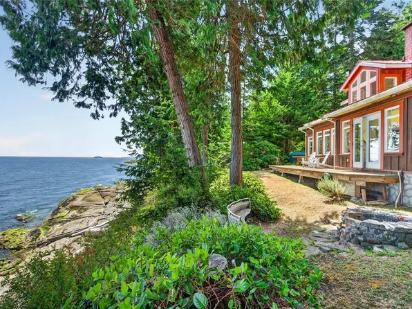 105 Island Park Dr, Southern Gulf Islands, BC V0N 1P0