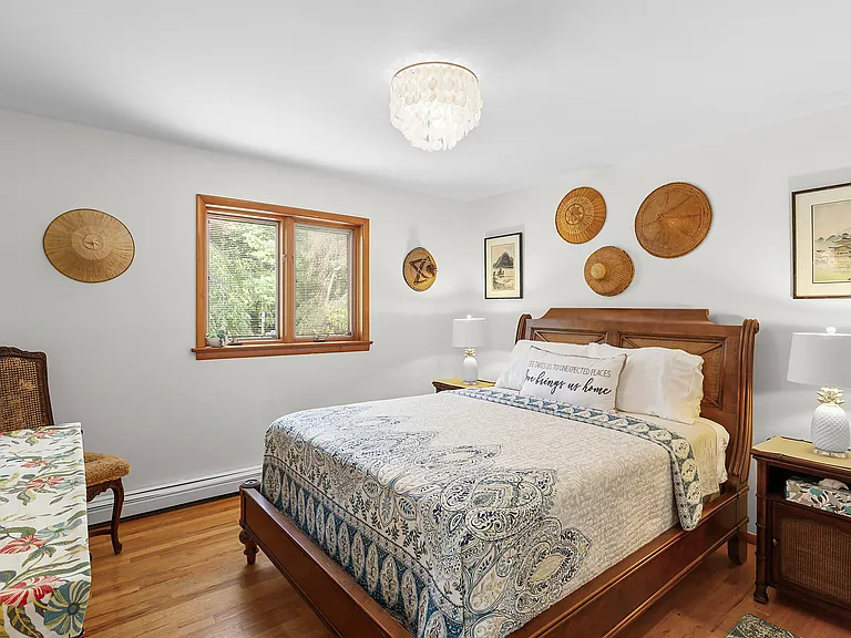 624 Noyack Rd — Photo 8