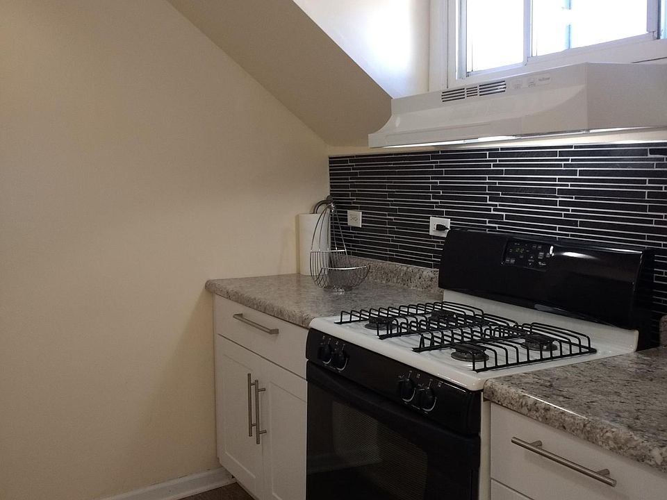 1st image of 1942 N Richmond St #3