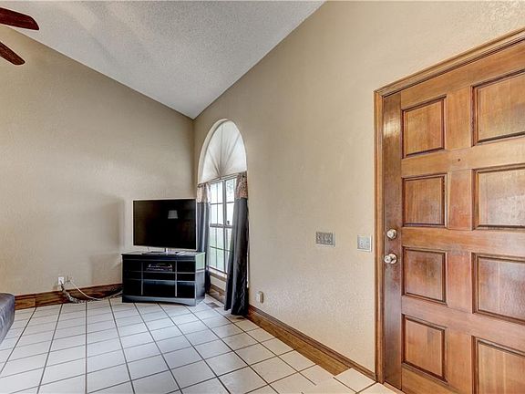 4th image of 1124 NE 9th Ct
