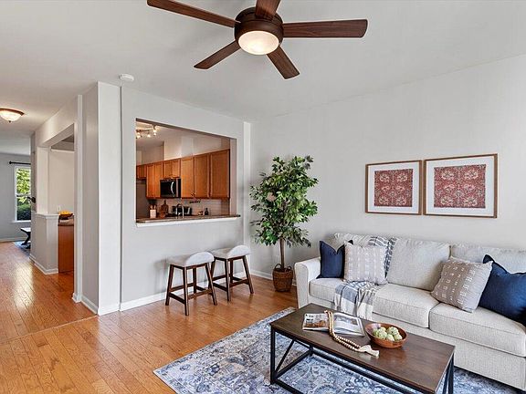 2nd image of 100 Stratford Lakes Dr Unit 227