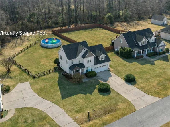 102 Wood Valley Dr, Four Oaks, NC 27524