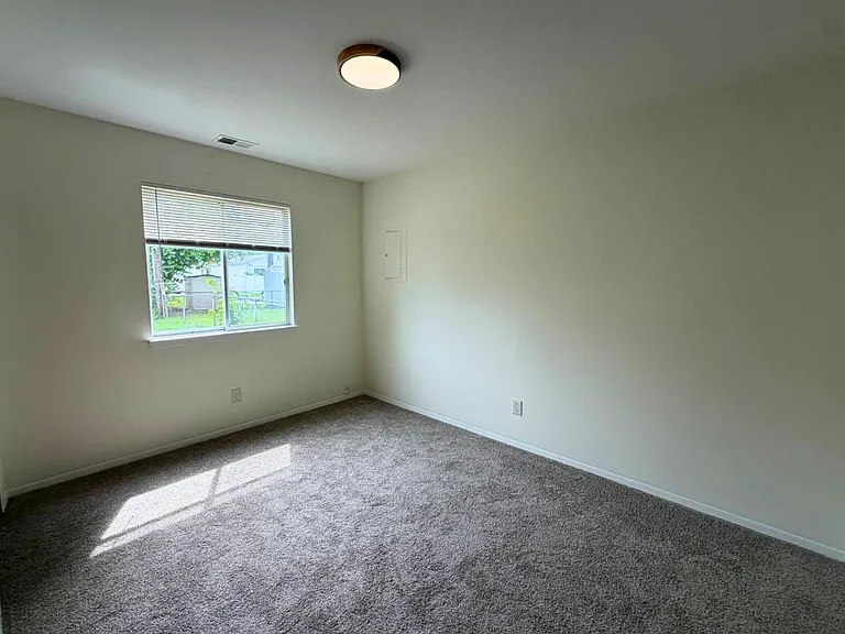 8468 Beatrice — Photo 22