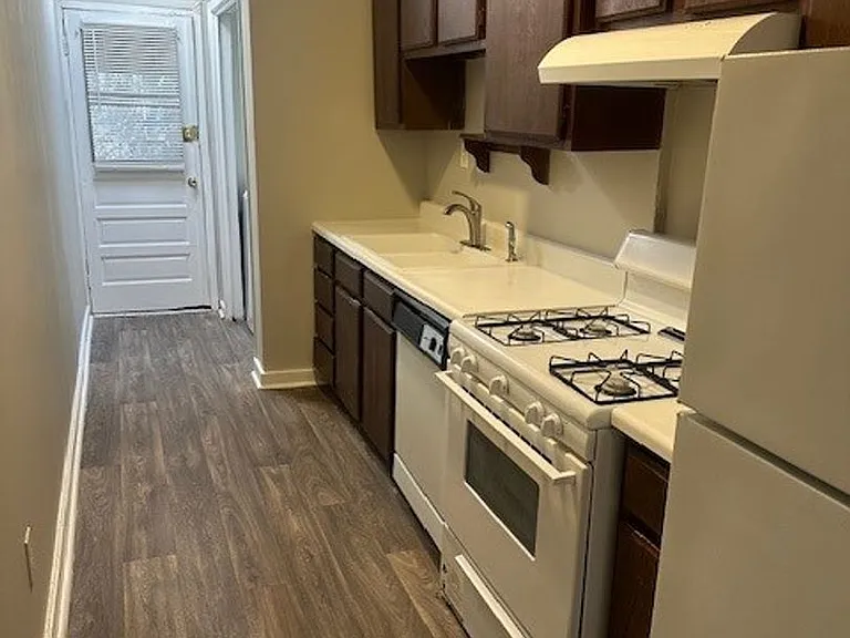 691 Durant Pl NE — Photo 4