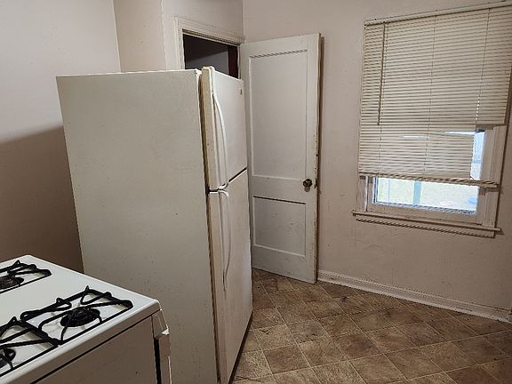 4th image of 1008 S Independence Ave