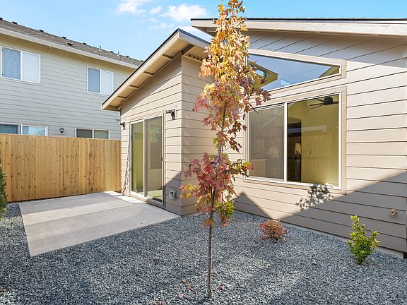 3rd image of 90 Gangnes Dr