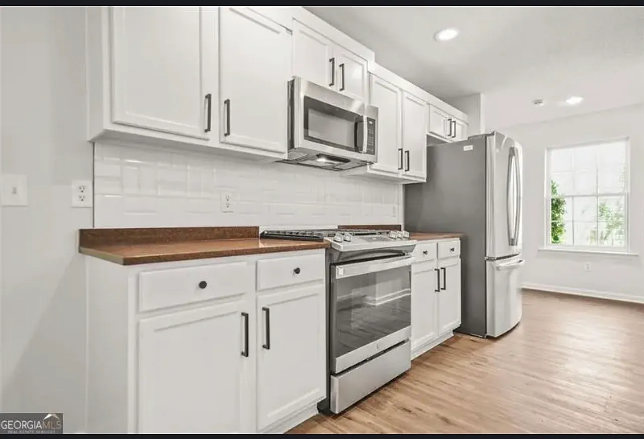 3 bed, 2.5 bath, 1603 sqft, $2,350 — Photo 4