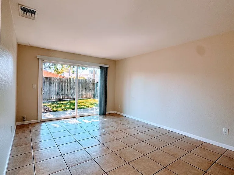 10453 Sierra Crest Dr — Photo 6