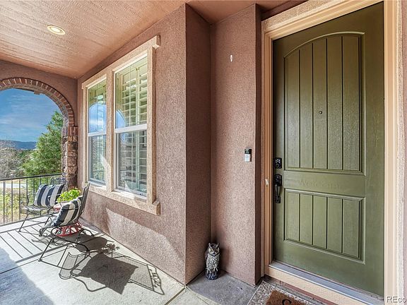 3rd image of 283 Maplehurst Drive