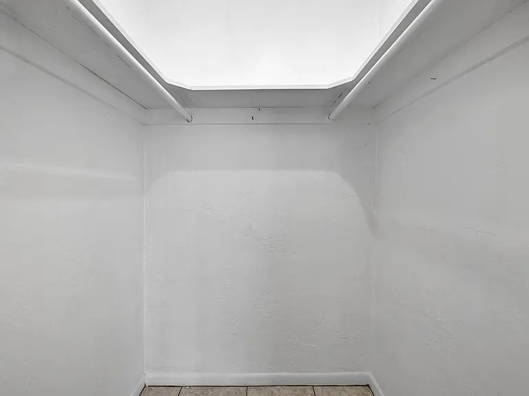 199 SW 15th St #3 — Photo 13