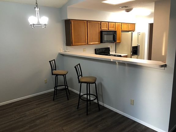 4th image of 8061 N Tackroom Ln