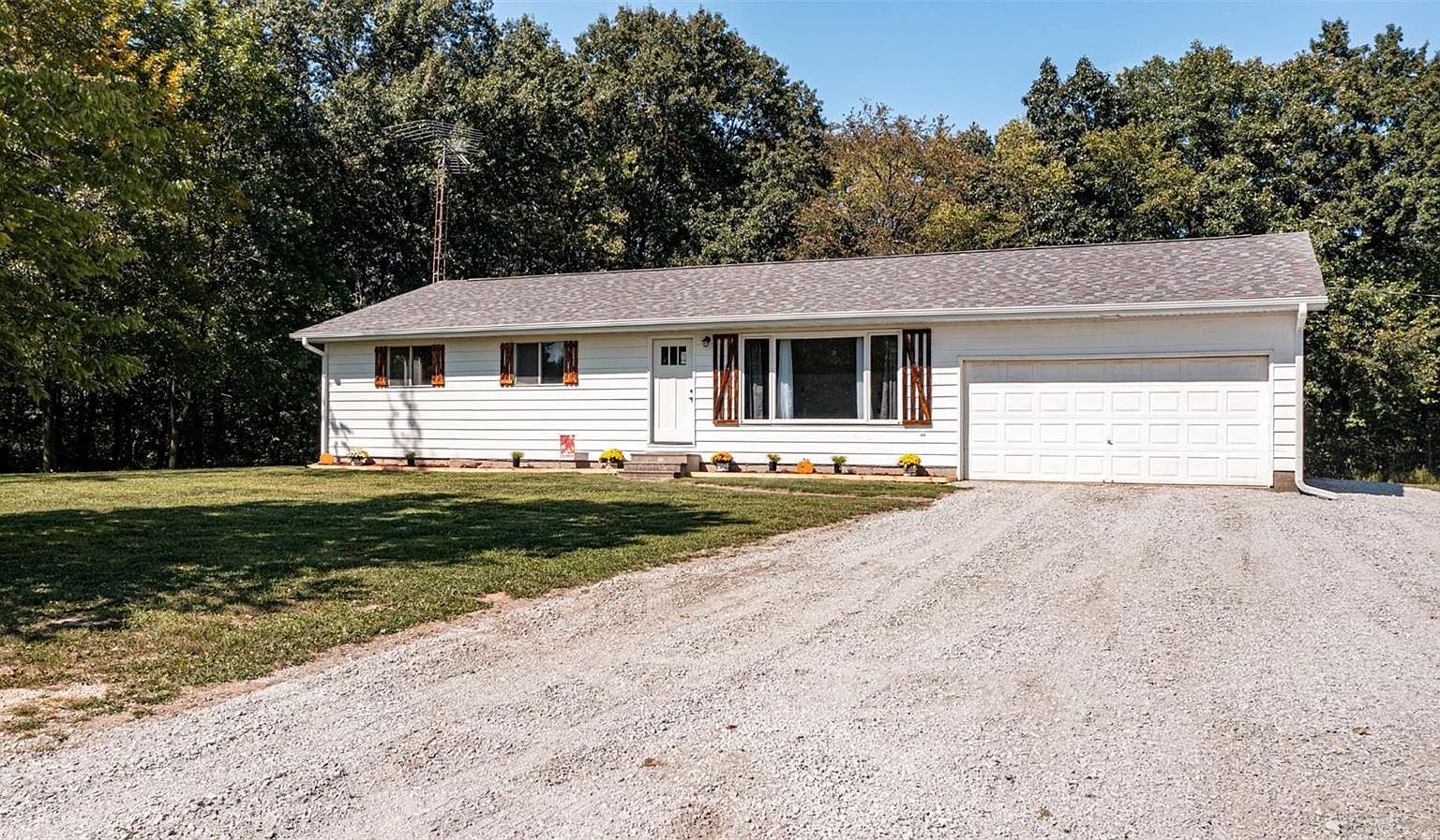 17143 Illinois 185, Coffeen, IL 62017 MLS 23028362 Zillow