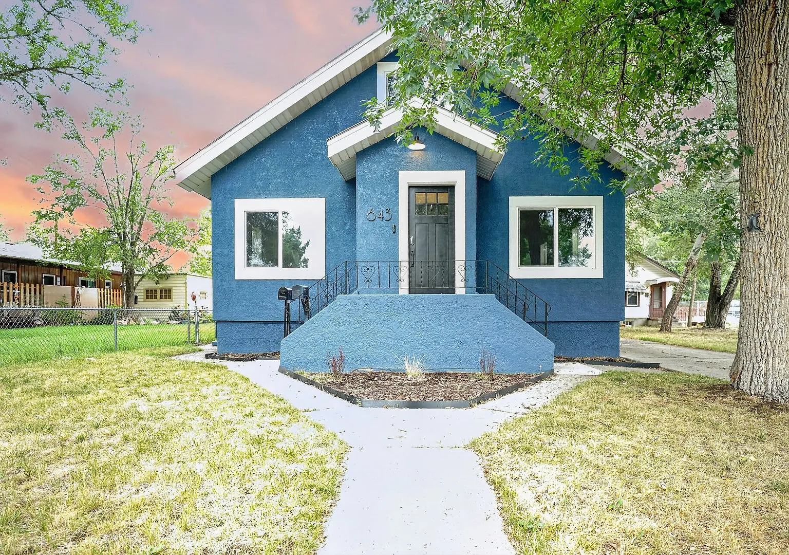 Adorable 3 bed 2 bath Home — Photo 2