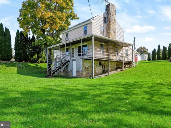 6 Honeysuckle Ln, Jonestown, PA 17038
