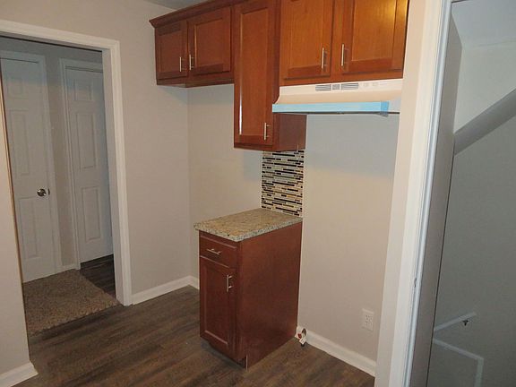 5th image of 18921 Sussex St