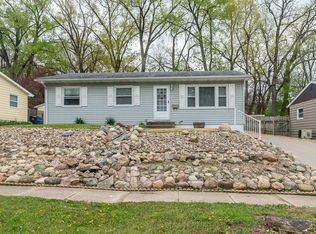 829 Cheyenne Rd NW, Cedar Rapids, IA 52405